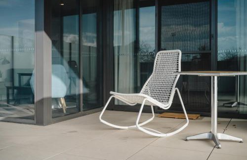 Braddon Apartment | Central 1-Bed with Balcony, Rooftop BBQ & Parking