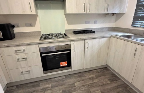 Honley House | Central 2 Bed Home - Parking, Ev point, Garden