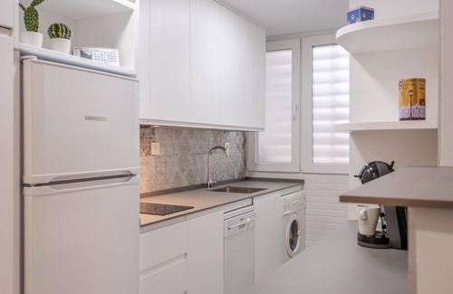 Cervantes Apartment | Central and modern apartment with Parking and FREE WIFI