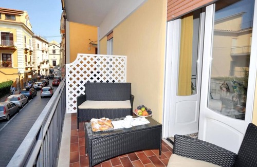 Sant'Agata sui Due Golfi Apartment | Central Apartment Stella House