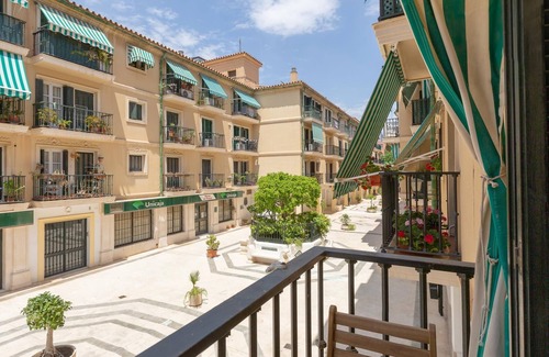 La Goleta Apartment | Central apartment with patio and parking