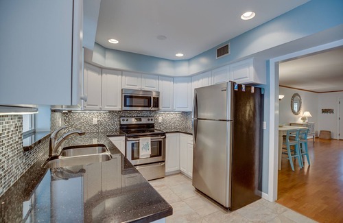 Central Beach House | Central Beach 2 BR under the oaks on Cardinal Drive; 2 min, walk to beach