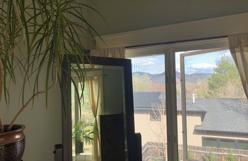 Whittier House | Central Boulder with AC- short walk to downtown or to CU!