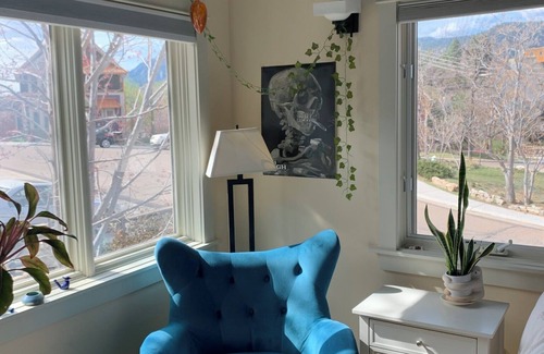 Whittier House | Central Boulder with AC- short walk to downtown or to CU!