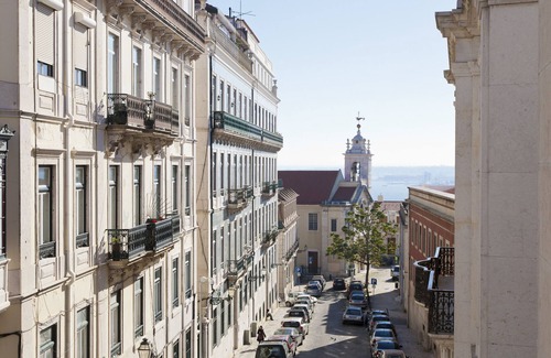 Misericordia Apartment | Central Chiado 2E by Central Hill