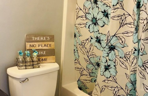 Greensboro House | Central Hostel