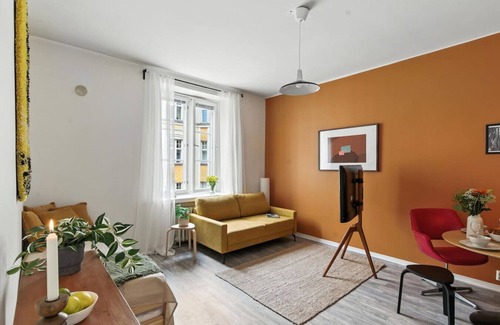 Punavuori Apartment | Central Jugend House in Walkable Area. Tram/Bus 200m. Netflix/Wi-Fi.