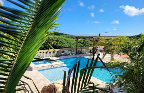 Willemstad Apartment | Central located second floor apartment with swimming pool and a very nice view.