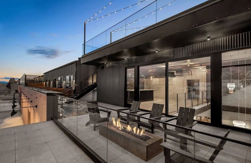 People's Freeway Hotel | Central Location, Close to Nature, Dogs Are Allowed!
