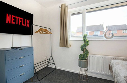 Milton Keynes House | ⭐️Central MK House with Garden, Parking & Smart TV⭐️