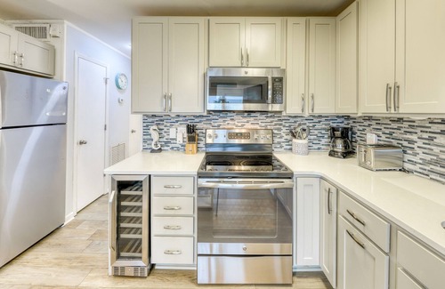 Isle of Palms Villa | Central, modern villa w/ beautiful ocean views & community pool and grills