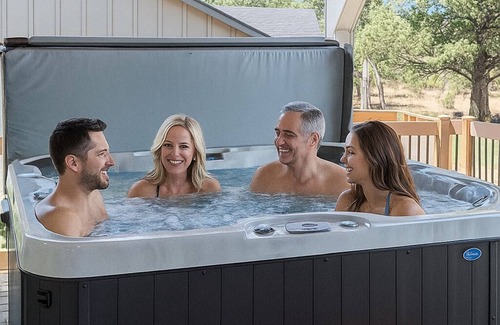 Redmond House | Central OR Resort Lodge + Hot tub - 3 floors