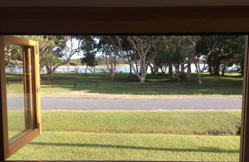 Red Rock House | Central, River Frontage, Large Covered Rear Deck, Renovated Cottage!