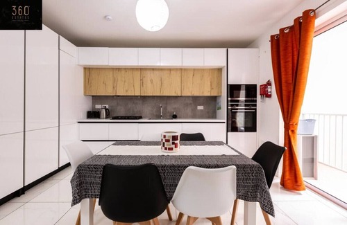 Pieta Apartment | Central, spacious, large APT with super comfy BEDS