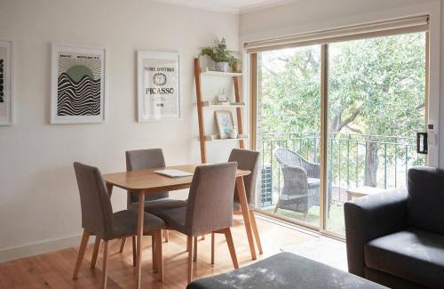 Windsor Apartment | Central Treetop Overlook with Parking in Windsor