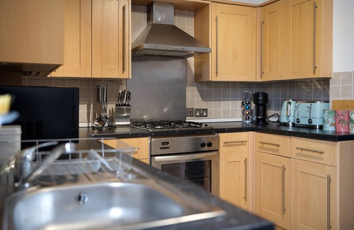 Gloucester Apartment | Centrally located Smart TV WiFi