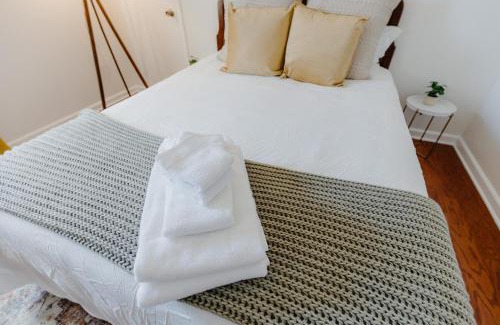 Midtown Apartment | Centrally Located 2BR Overton Square Unit 2 Fast WiFi Free Parking Yes Pets