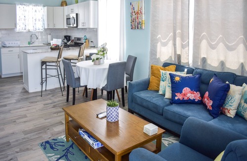 Marsh Harbour Apartment | Centrally located & a few minutes the Marsh Harbour Airport is the "Hibiscus"!