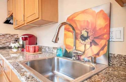 Cameron Hills House | Centrally Located Fully Renovated 4 Bedroom Home