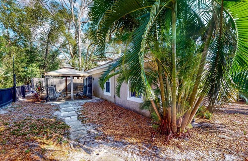 Casselberry House | Centrally located home with a firepit, large yard