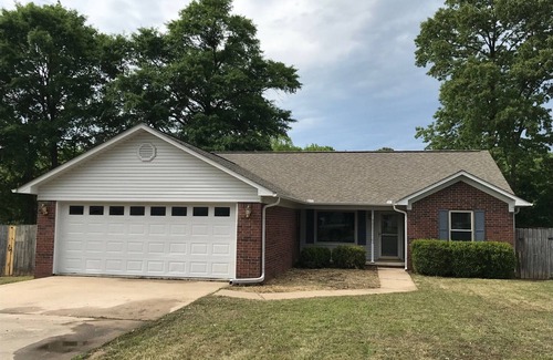 Cabot House | Centrally located in Cabot