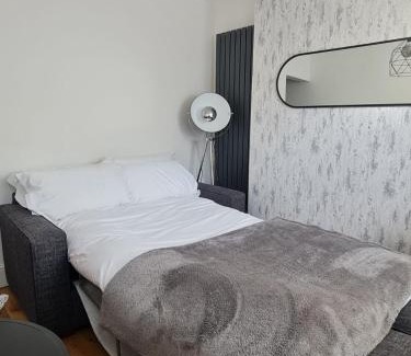 Lincoln House | Centrally located in city of Lincoln Idas Place - two bedrooms each with a kingsize bed