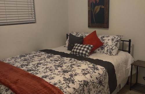 Albuquerque House | Centrally located, roomy house with large front & backyard near park