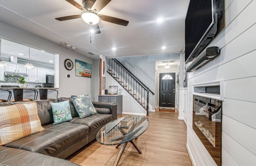 Southeast Raleigh House | Centrally Located Raleigh Townhome w/Pool Access