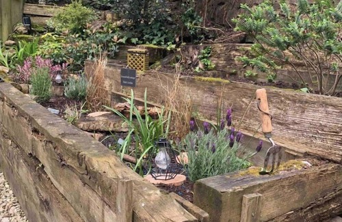 Culworth House | Centrally Located stone cottage with Log Burner