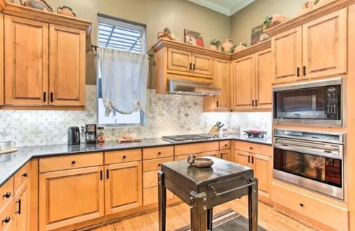 Addison House | Centrally Located Urban Townhome