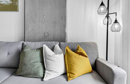 Evans Churchill Apartment | Centric 2BR In HEART of DTPHX Free Garage Parking