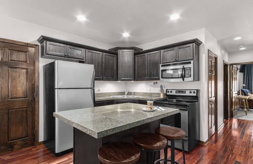 Kewaskum Apartment | Century Cafe Flat