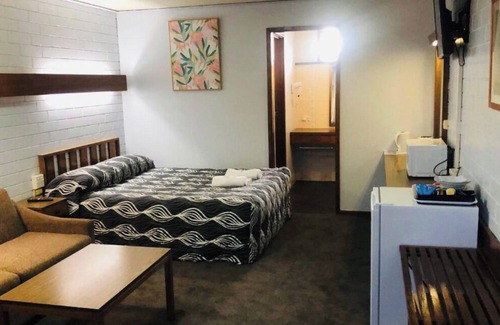 Finley Bed & Breakfast | Century Motor Inn Finley