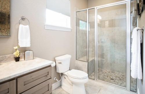 Spring Branch House | Century Oak House - Casita A