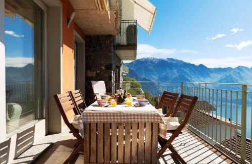 Plassi Apartment | Cezanne - comfy flat with terrace and Lake view