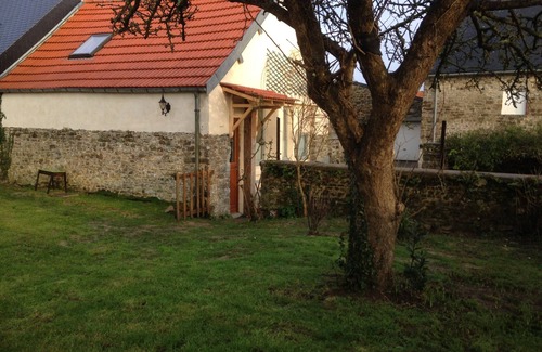 St-Georges-de-la-Riviere Cottage | Charming little house near the sea