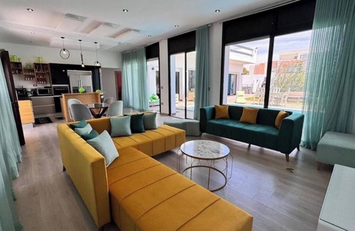 Yasmine Villa | Chacha House