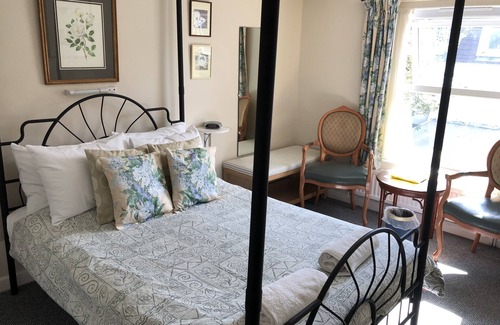 Sandown Hotel | Chad Hill Hotel