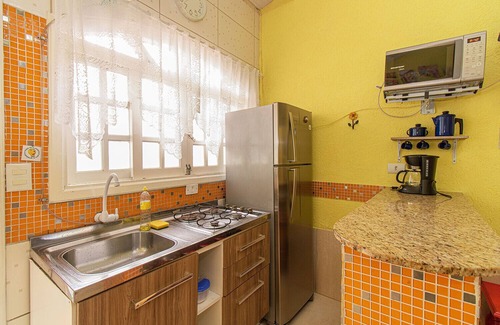 Centro Comercial Ski Chalet | Chalé com churrasq a 5 minutos da Praia do Perequê