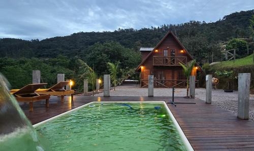Caruru Cabin | Chalé Familiar com Jacuzzi e Piscina