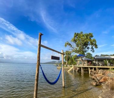 Sao Tomas Ski Chalet | Chalé na beira da lagoa com vista
