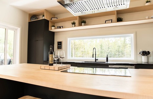 Petite-Riviere-Saint-Francois Ski Chalet | Chalet Le 26 de Charlevoix! Spa, Nature, Billiards, Pets allowed!