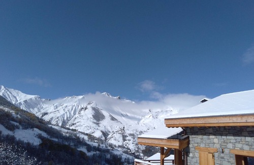 Saint-Martin-de-Belleville Ski Chalet | Chalet Serendipity · Ski-in/Ski-out · Covered Parking · Free Wifi · Sauna