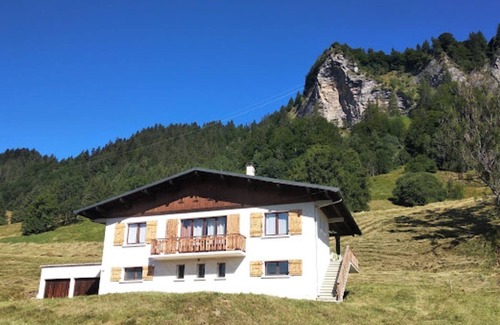Saint-Nicolas-la-Chapelle Ski Chalet | Chalet in Savoie 6/8 people