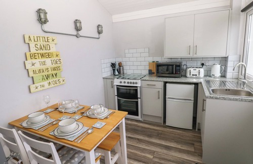 Horton Cottage | CHALET 22, family friendly, country holiday cottage in Port Eynon