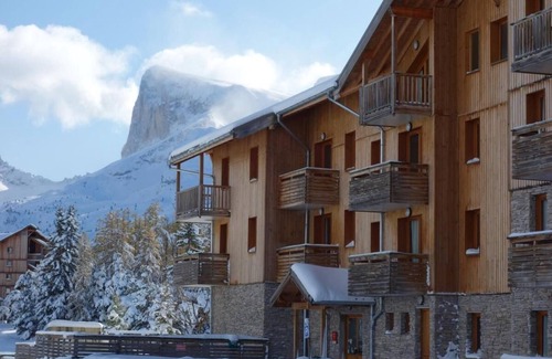 Saint-Etienne-en-Devoluy Ski Chalet | Chalet, 300m from ski slopes, fitness, swimming pool, sauna, terrace, parking, tv, ski locker, 56m²