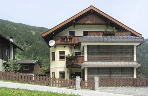 Krimml Apartment | Chalet in Krimml near Waterfalls
