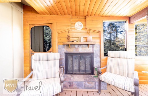 Groom Creek House | Chalet in the Pines *Hot Tub *Fireplace