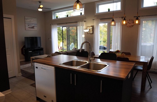 Chertsey Ski Chalet | Chalet L'Hérisson (Lakefront, Spa, BBQ, forest)