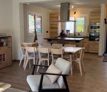 La Celle-sous-Gouzon Ski Chalet | Chalet La Huette